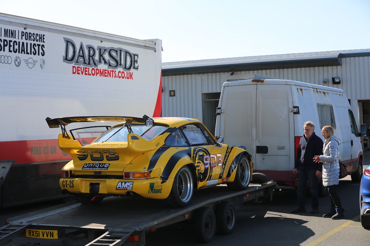VANHAUEN RACING at Anglesey 2023 - The 903 arriving early on the Friday morning for the test day, with Phil Brough and Sabine in discussion by the trailer.